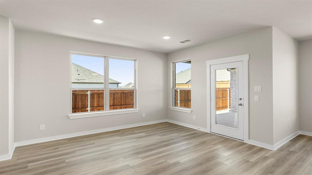 11. 747 Embrace - Dining 11. 747 Embrace - Dining