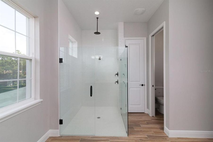 Spacious, unfurnished interior of a new home in , Leesburg (Image 16).