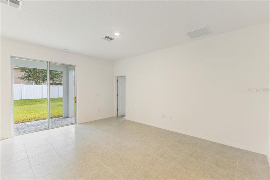 Spacious, unfurnished interior of a new home in Mirror Lake Village, Fruitland Park (Image 19).