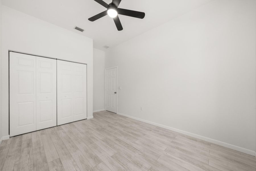 Spacious, unfurnished interior of a new home in , Lake Placid (Image 33).