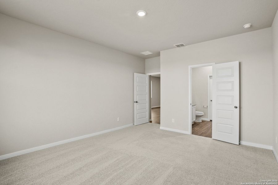 Spacious, unfurnished interior of a new home in Dauer Ranch, New Braunfels (Image 14). Spacious, unfurnished interior of a new home in Dauer Ranch, New Braunfels (Image 14).