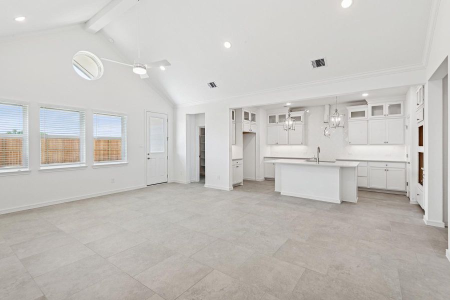 Bright and open living space Bright and open living space