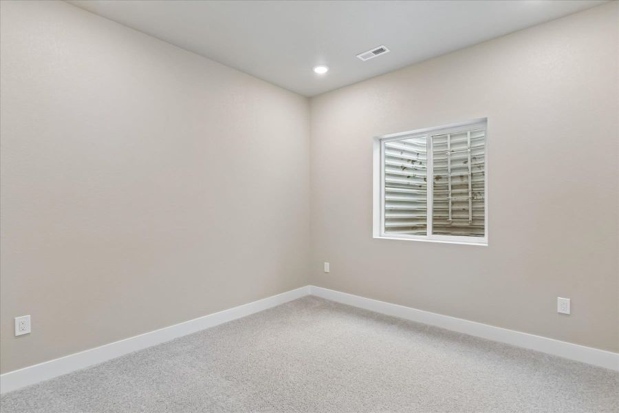 Spacious, unfurnished interior of a new home in Aspen Meadows-4, Colorado Springs (Image 37).