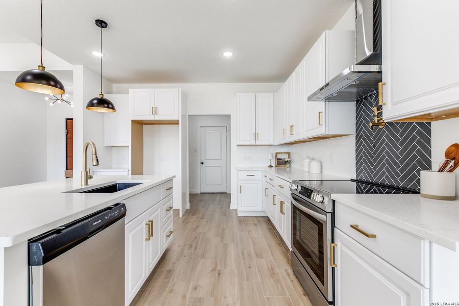 Furnished interior view inside a new home in , Atascosa (Image 11).