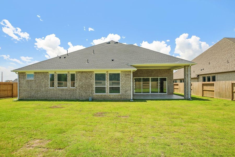 Exterior details and patio area of a home in , Mont Belvieu (Image 21).