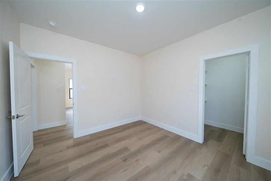 Spacious, unfurnished interior of a new home in , Dallas (Image 17).