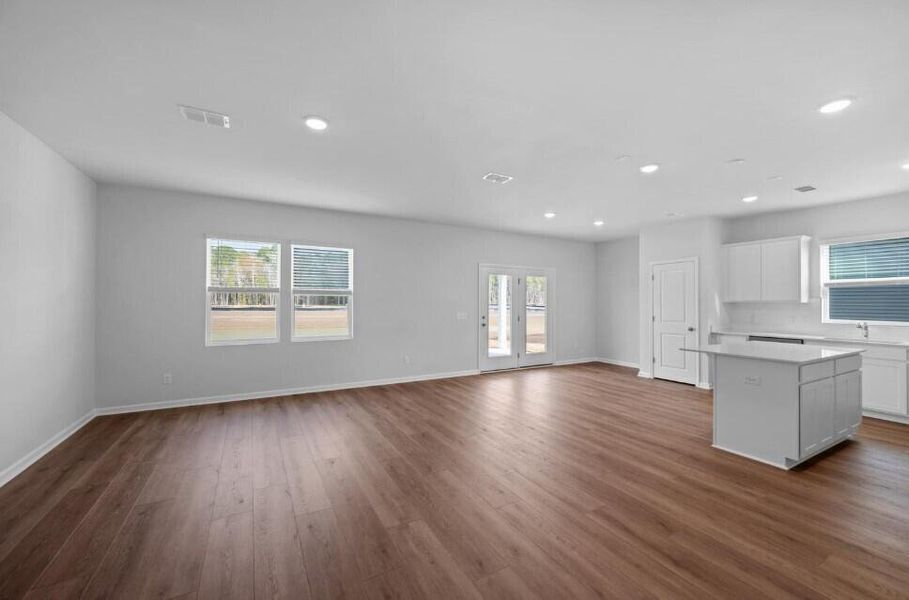 Spacious, unfurnished interior of a new home in Bradford Pointe, Summerville (Image 9).