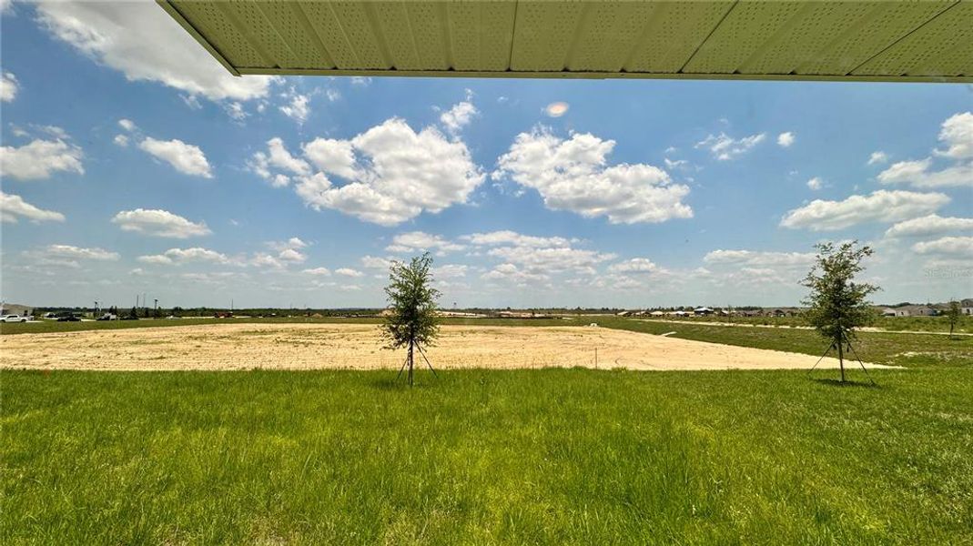Exterior details and patio area of a home in Hunt Club Groves, Lake Wales (Image 3).