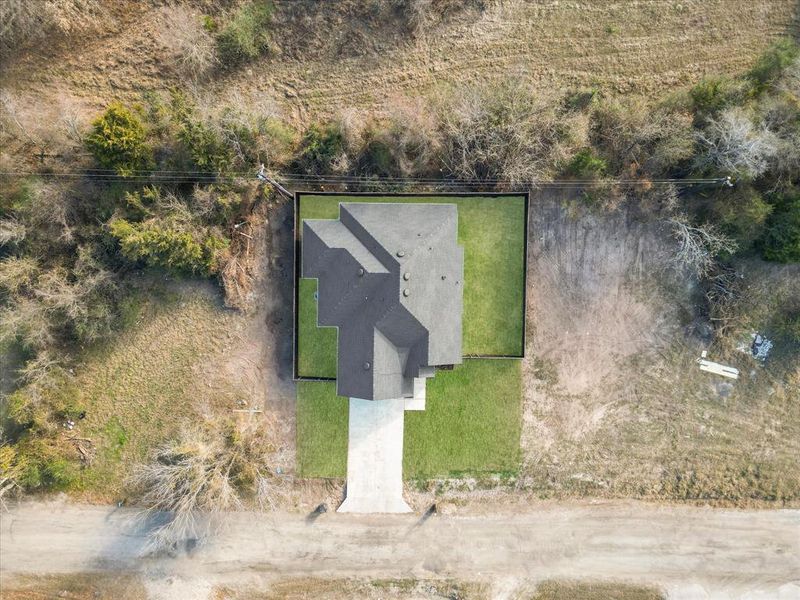 Exterior details and patio area of a home in , West Tawakoni (Image 4).