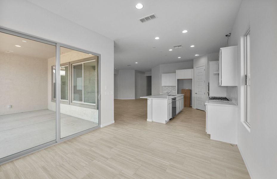 Spacious, unfurnished interior of a new home in Artisan at Asante, Surprise (Image 26).