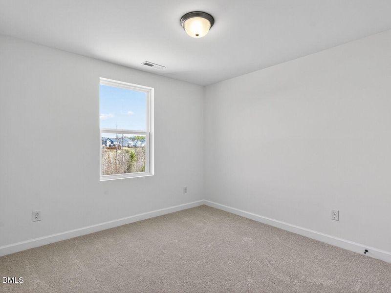 032-1280x960-bedroom