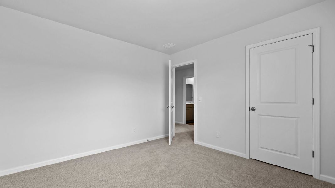Representative unfurnished interior of a home built from the ROBIE by D.R. Horton in Hillcrest, Ravenel (Image 31).
