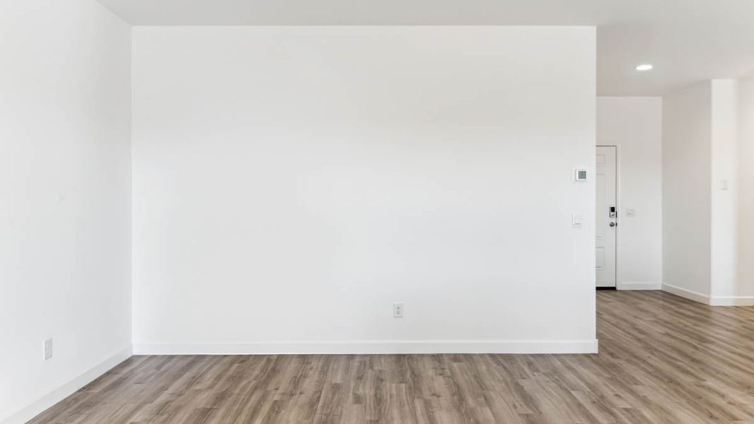 Spacious, unfurnished interior of a new home in Quail Ranch, San Tan Valley (Image 18).