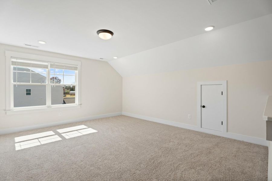 Spacious, unfurnished interior of a new home in Redland, Advance (Image 33).