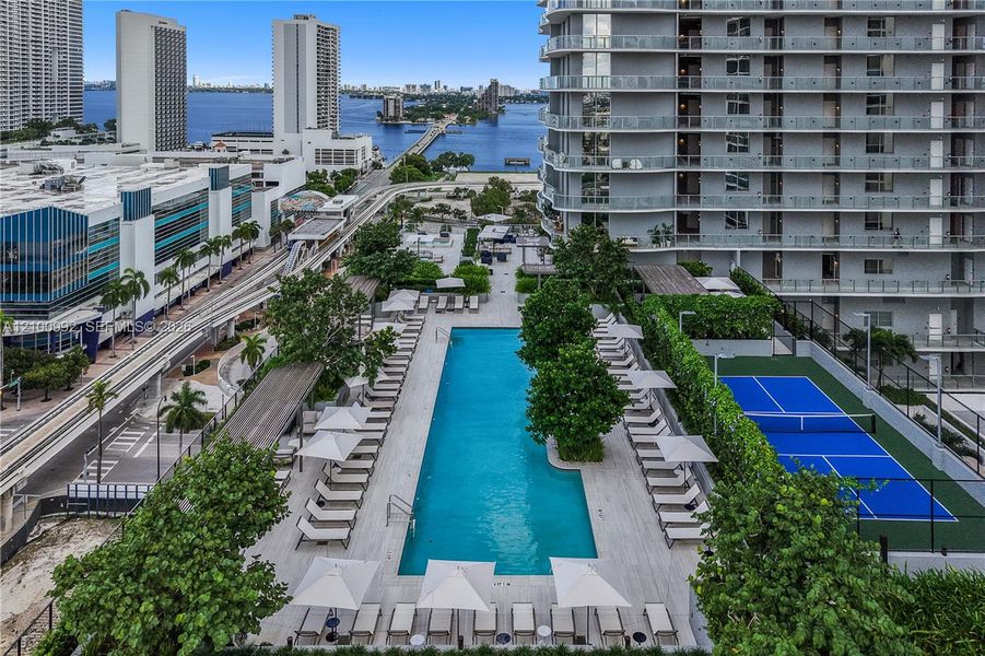 Condo located in Miami, FL showcasing its design and architecture (Image 26).