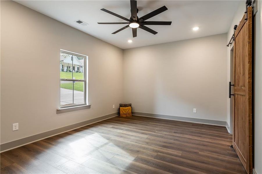 Spacious, unfurnished interior of a new home in , Jasper (Image 19).