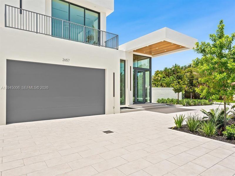 Exterior details and patio area of a home in , Fort Lauderdale (Image 23).