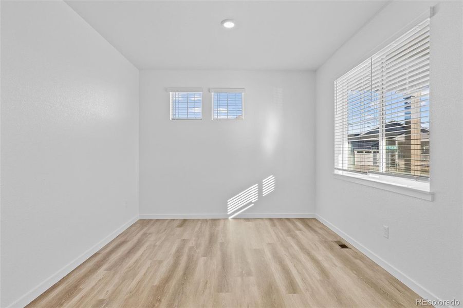 Spacious, unfurnished interior of a new home in Vantage, Berthoud (Image 43).
