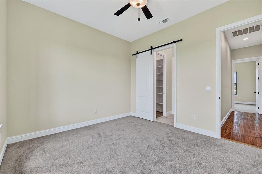 Spacious, unfurnished interior of a new home in , Sherman (Image 31).