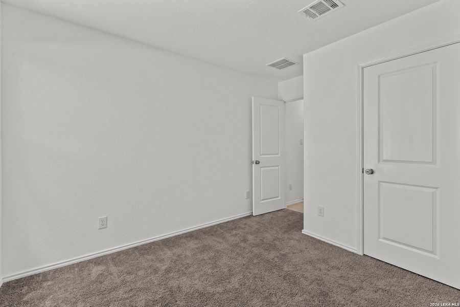 Spacious, unfurnished interior of a new home in Hidden Trails, Bulverde (Image 27).
