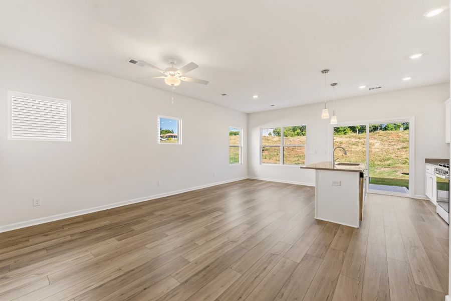 Spacious, unfurnished interior of a new home in Edwards Station, Taylors (Image 17).
