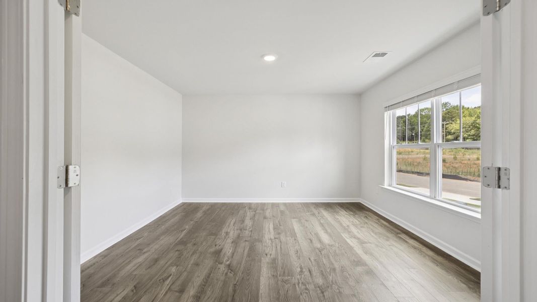 Spacious, unfurnished interior of a new home in Lakestone, Woodruff (Image 12).