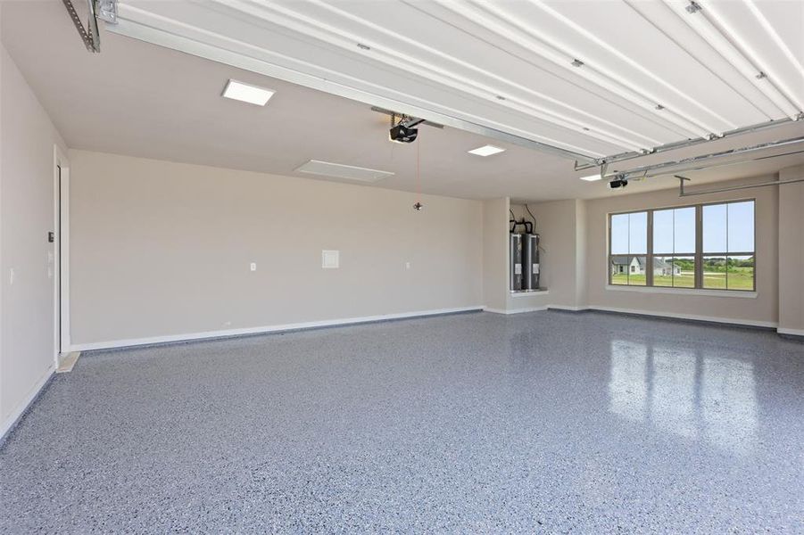 Spacious, unfurnished interior of a new home in , Granbury (Image 24).