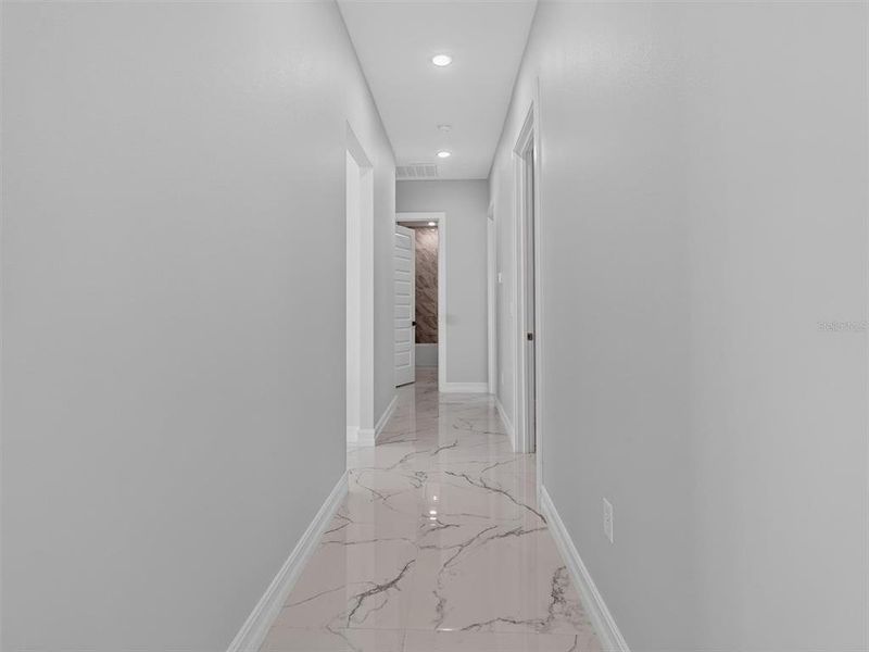Spacious, unfurnished interior of a new home in , Plant City (Image 25).