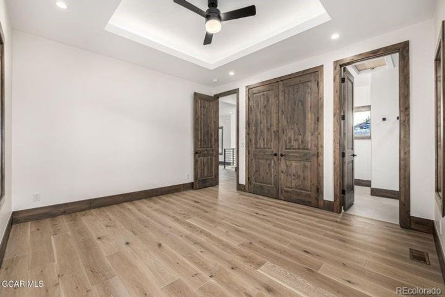 Spacious, unfurnished interior of a new home in , Granby (Image 25).