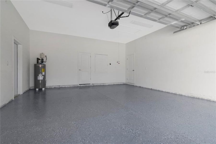 Spacious, unfurnished interior of a new home in , Tampa (Image 20).