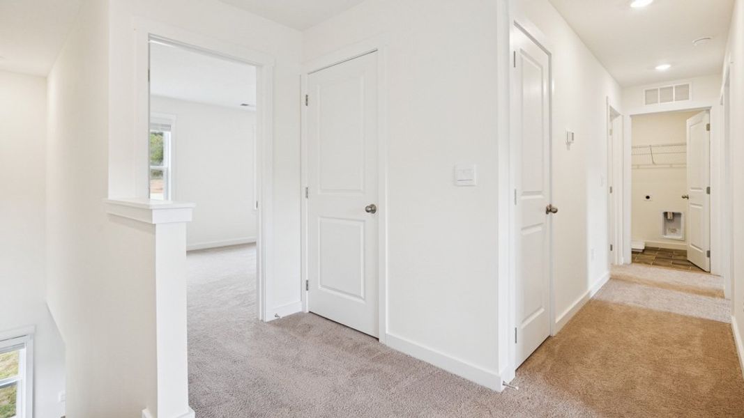 Spacious, unfurnished interior of a new home in Emory Creek, Harriman (Image 11).