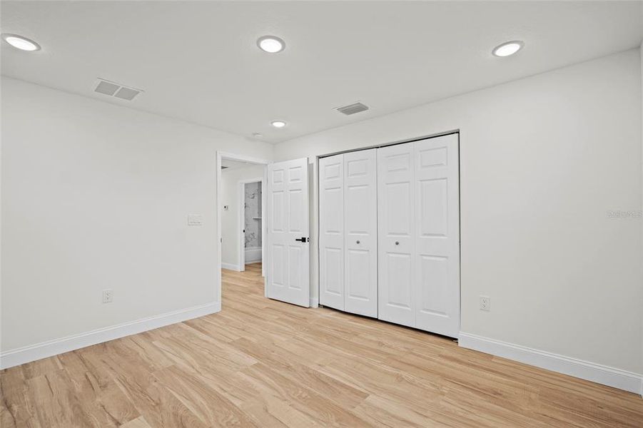 Spacious, unfurnished interior of a new home in , Okeechobee (Image 19).