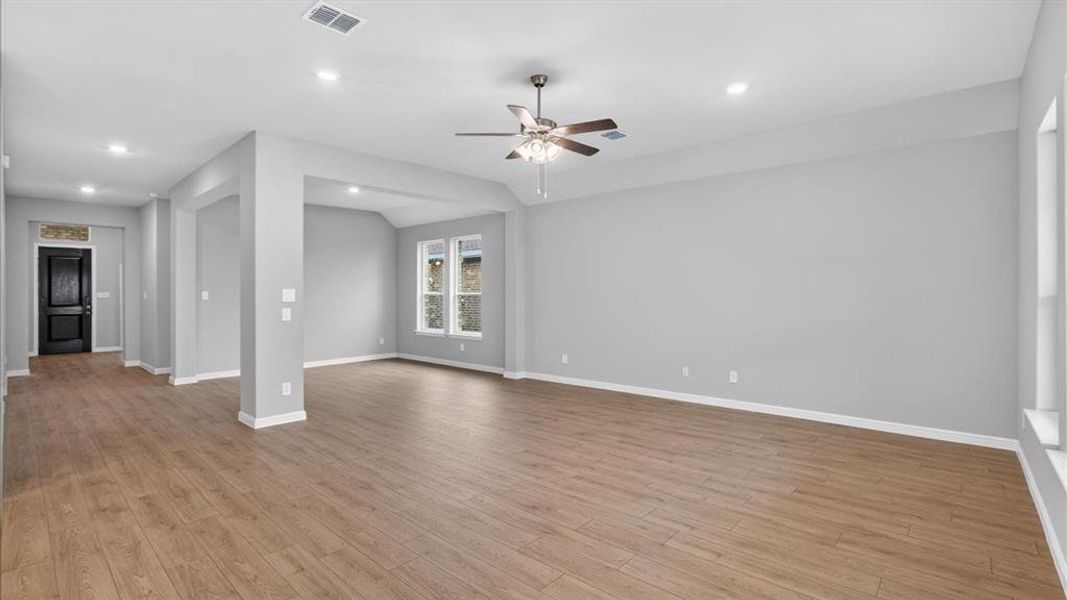 Spacious, unfurnished interior of a new home in , Grand Prairie (Image 20).