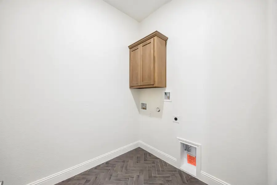 Spacious, unfurnished interior of a new home in Sheppard's Place, Waxahachie (Image 27).