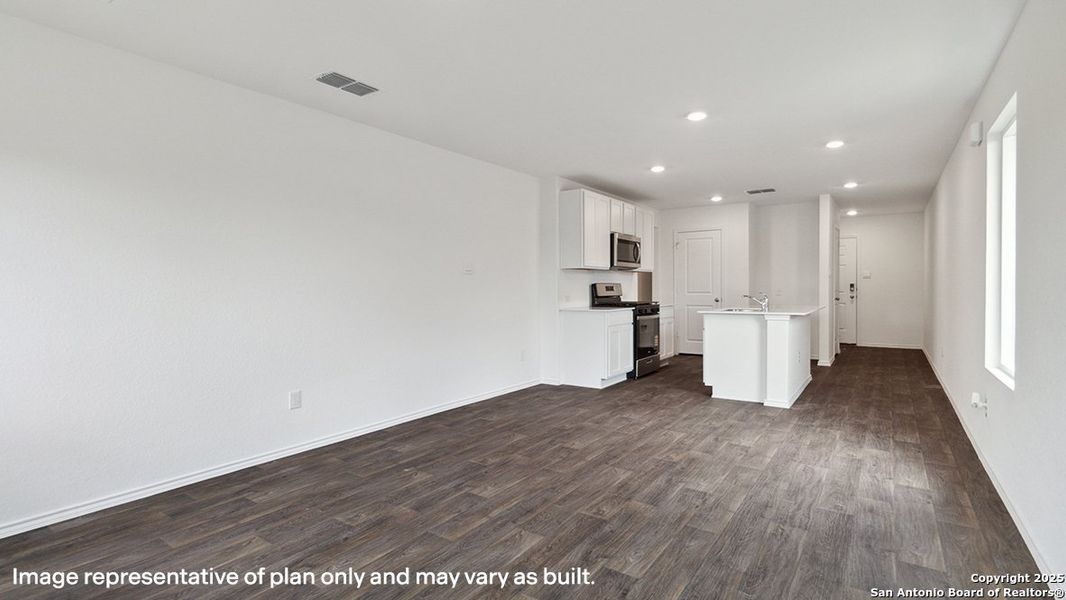 Spacious, unfurnished interior of a new home in Redbird Ranch, San Antonio (Image 24).