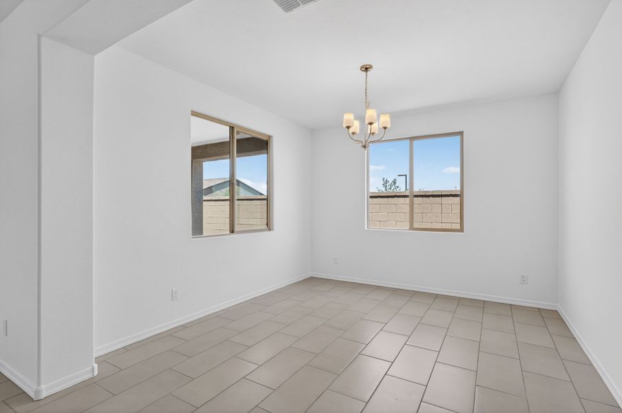 Spacious, unfurnished interior of a new home in Allen Ranches, Litchfield Park (Image 21).