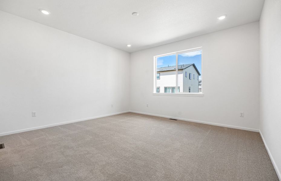 Spacious, unfurnished interior of a new home in Harvest Crossing, Aurora (Image 41).