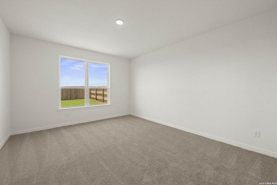 Spacious, unfurnished interior of a new home in Arroyo Ranch, Seguin (Image 12).