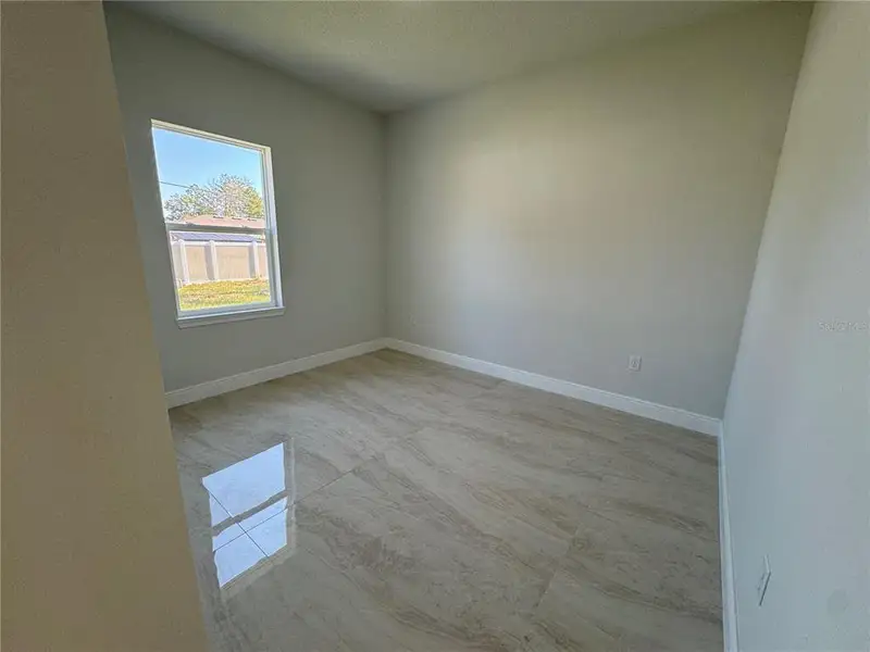 Spacious, unfurnished interior of a new home in , Ocala (Image 10).