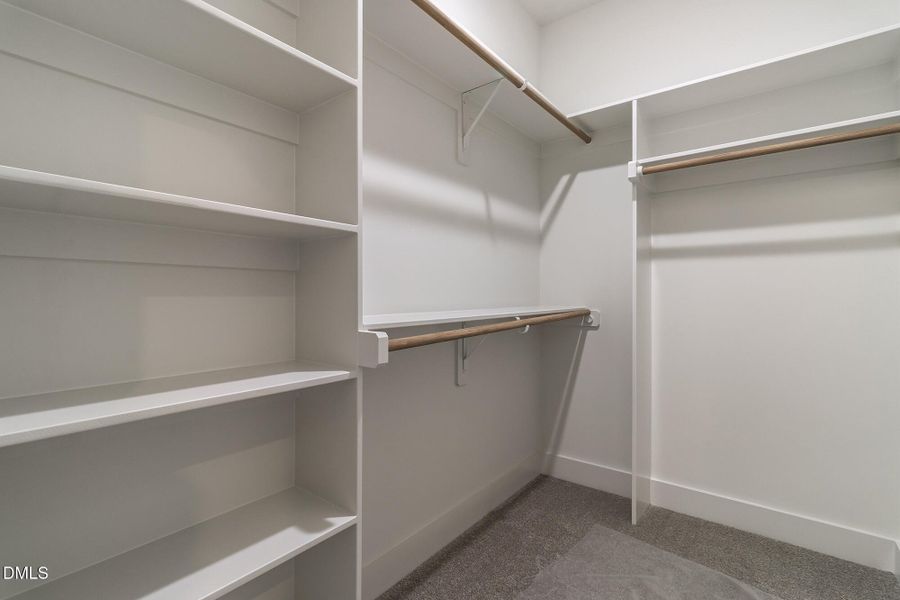 300_MEADOW_WALK_DR_INTERIOR_70