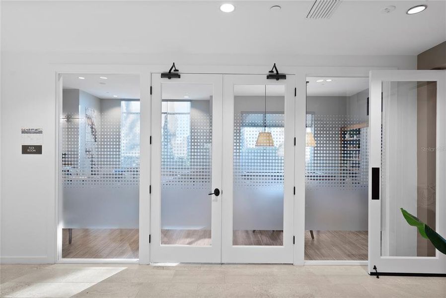 Spacious, unfurnished interior of a new home in Esplanade at Wiregrass Ranch, Wesley Chapel (Image 20).