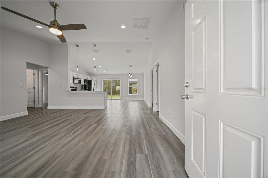 Spacious, unfurnished interior of a new home in , Ocala (Image 17).