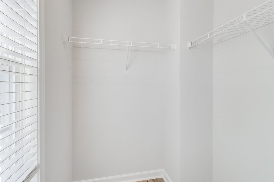 Spacious, unfurnished interior of a new home in Bluefield, Lexington (Image 32).