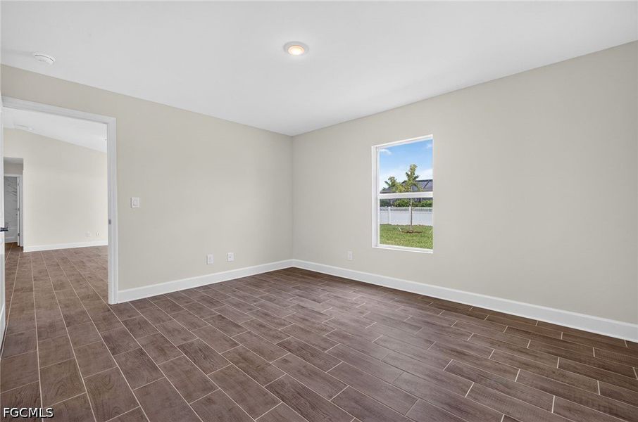 Spacious, unfurnished interior of a new home in Cape Coral, Cape Coral (Image 21).