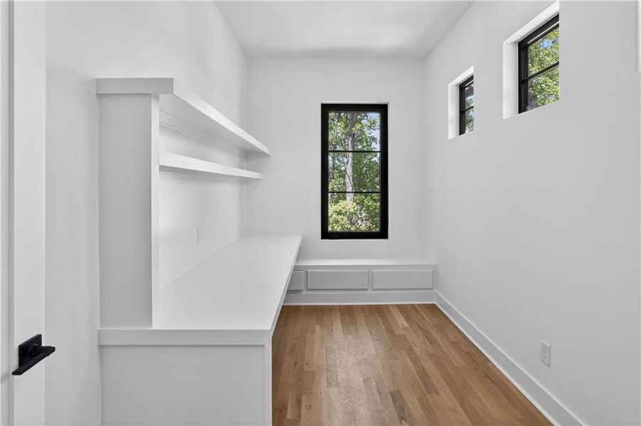 Spacious, unfurnished interior of a new home in , Alpharetta (Image 74).