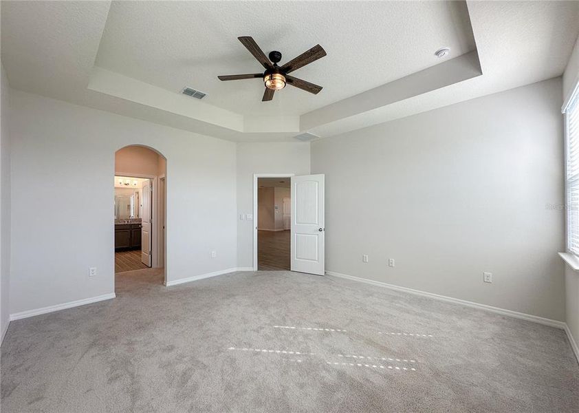 Spacious, unfurnished interior of a new home in , Winter Garden (Image 18).
