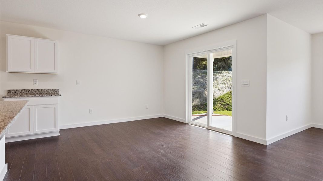 Spacious, unfurnished interior of a new home in Emory Creek, Harriman (Image 8).