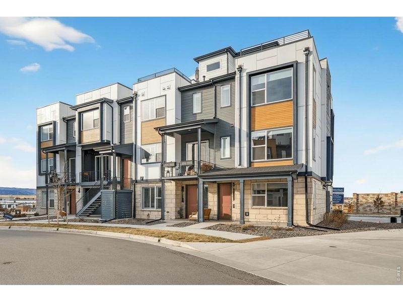 Condo located in Superior, CO showcasing its design and architecture (Image 4).