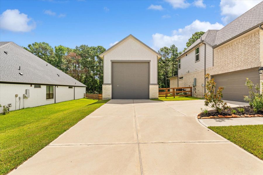Front exterior of a new home in Timber Hollow, Magnolia, TX, highlighting curb appeal (Image 22).
