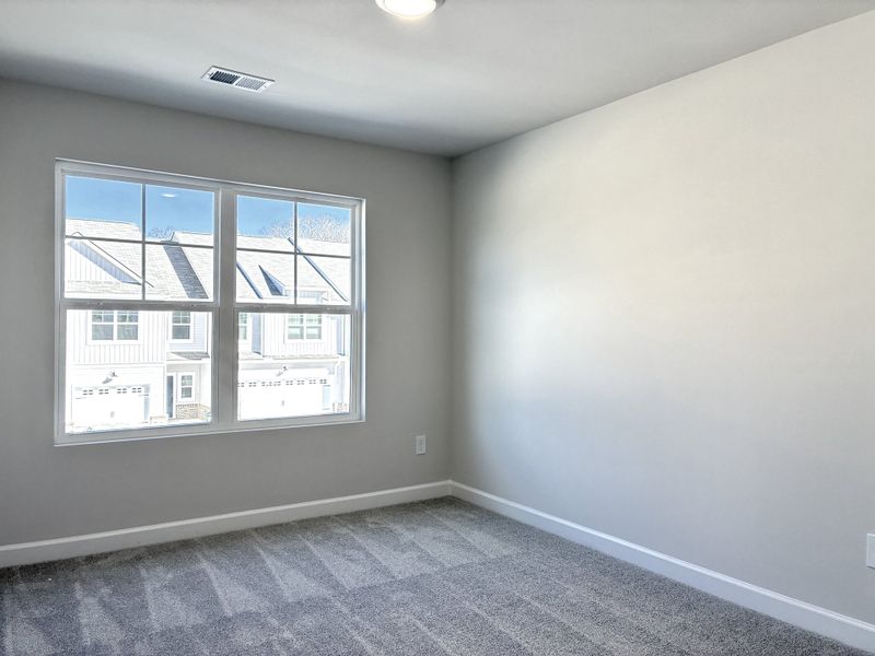 Spacious, unfurnished interior of a new home in Miller Park, Greenville (Image 16).